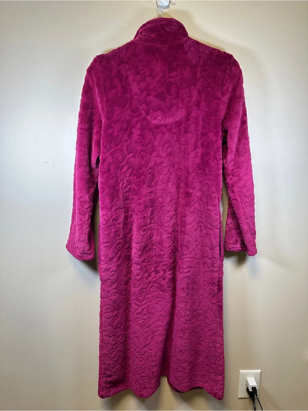 Cozy Jasmine Rose Fuchsia Plush Zip-Front Robe Size M